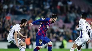 而伊森則在 而伊森則在